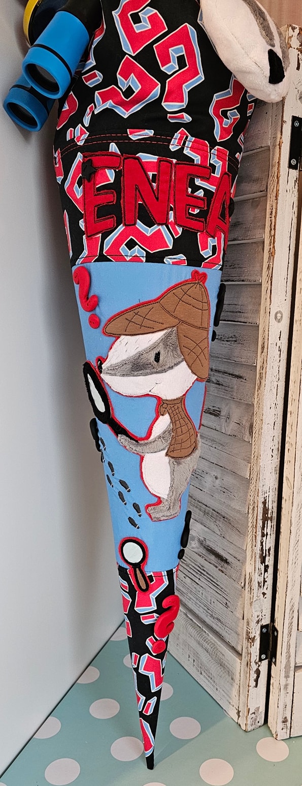 https://www.stoff.love/patterns/11815?colors=FFFFFF,000000,009EE3,B11338