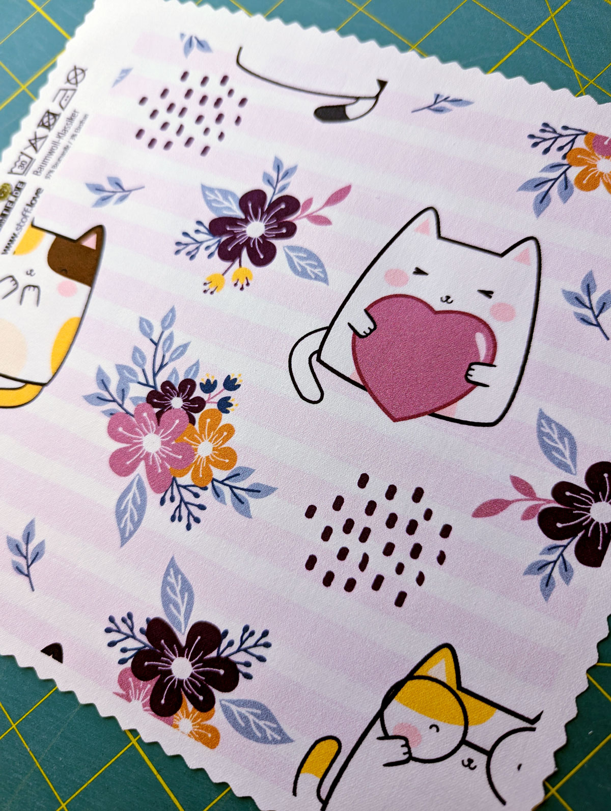 Zum Verlieben: Das neue Cute Cat Stoffdesign bei der Stoff-Schmie.de