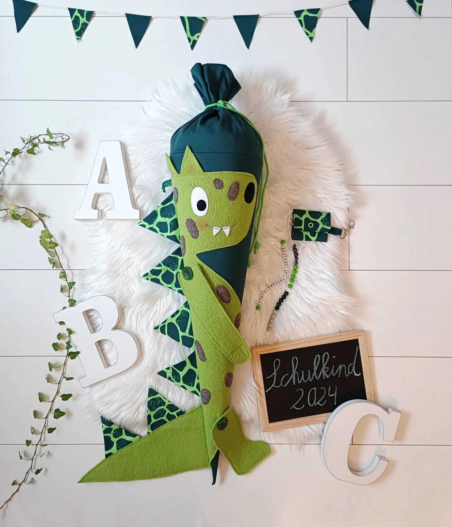 Kreativität trifft Dinosaurier: Meine letzte Schultüte der Saison