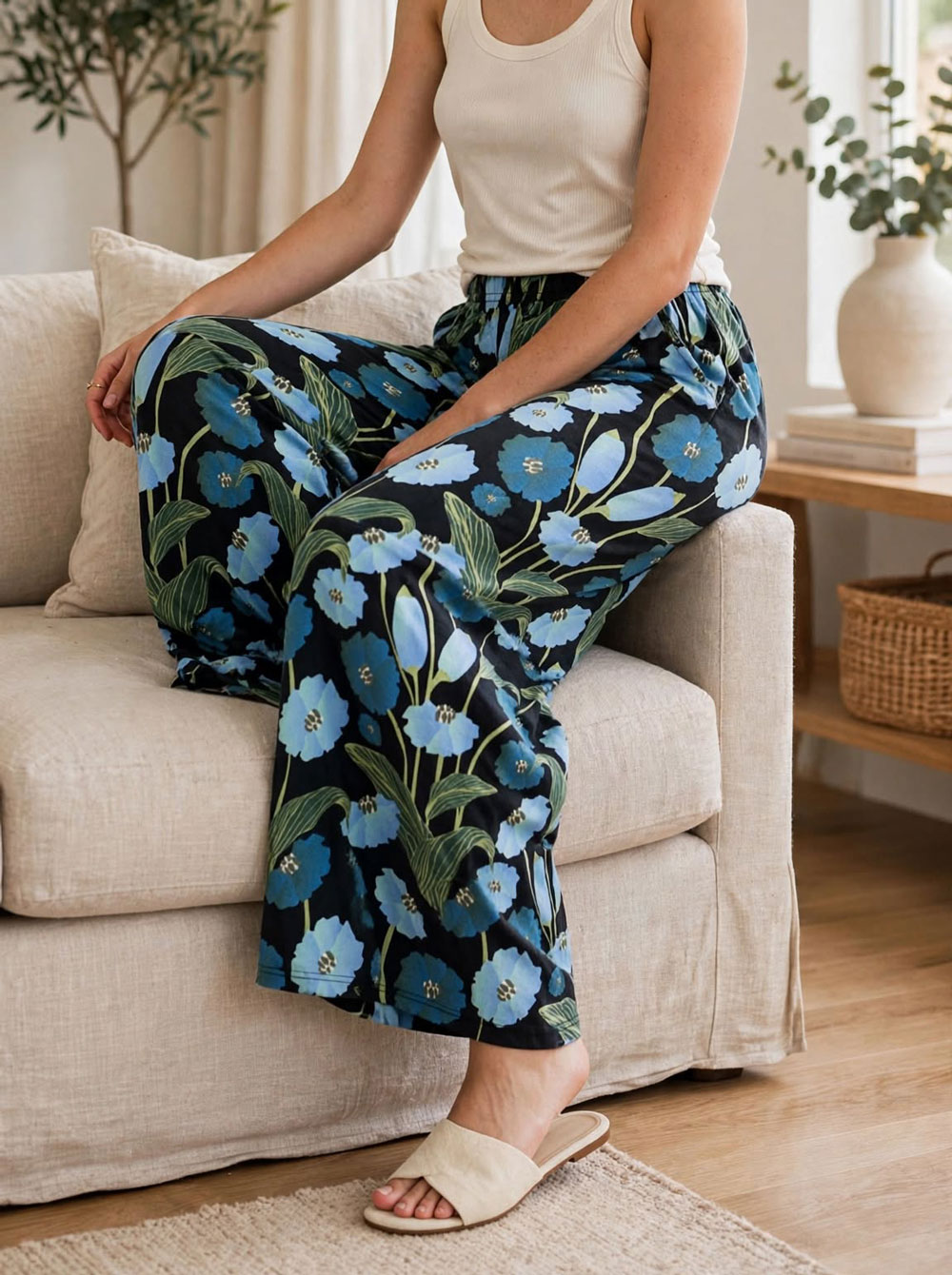 stoff.love: Wir haben uns von KI zeigen lassen, wie dieser Viskose-Jersey als fertige Lounge Pants wirken könnte.