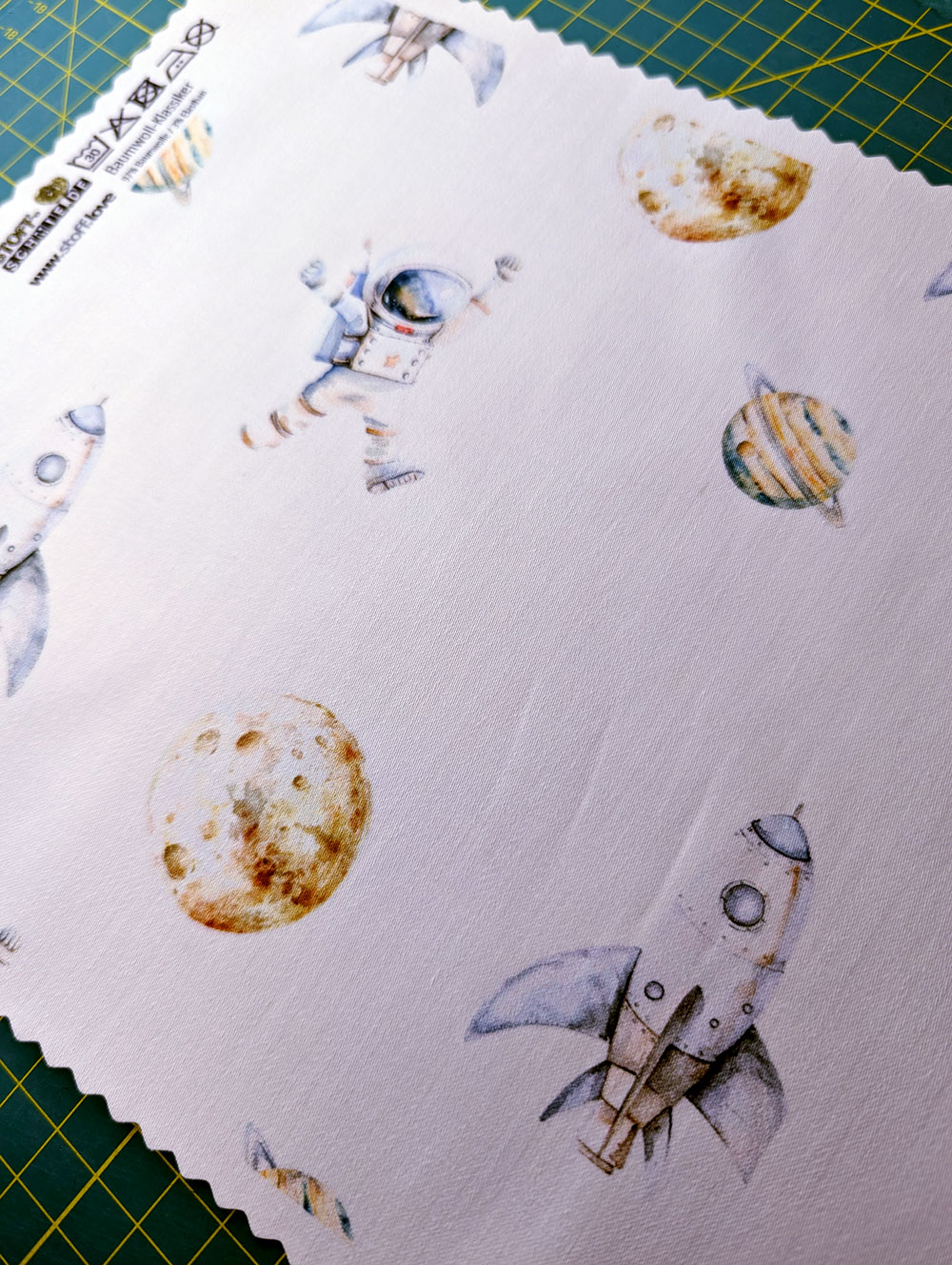 Astronaut Watercolor Dreams - XS